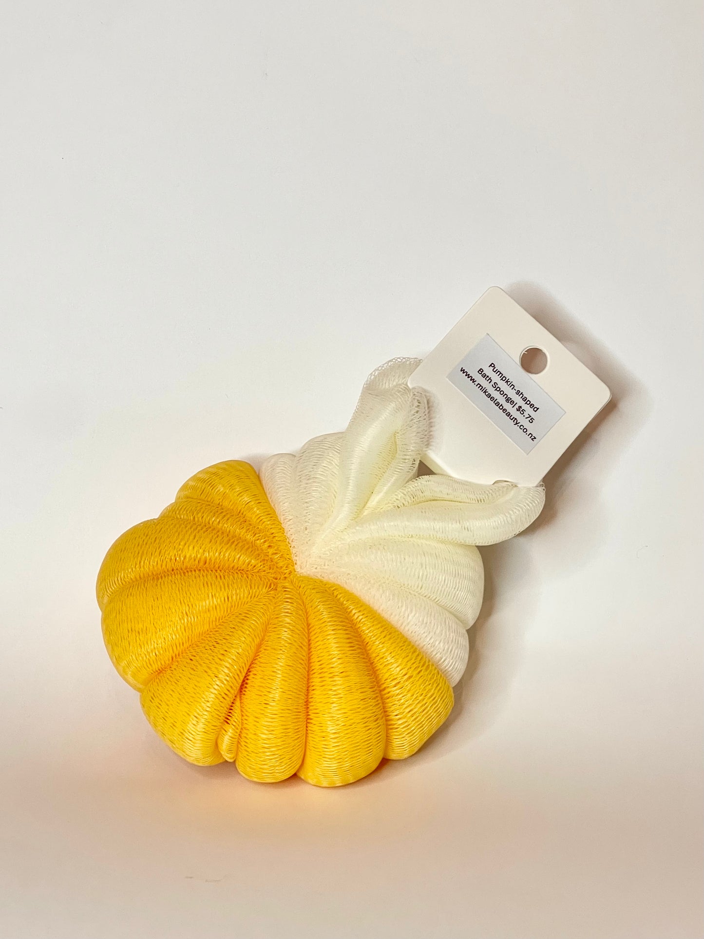 Mikaela Beauty - Pumpkin-shaped Bath Sponge with Mesh Ball