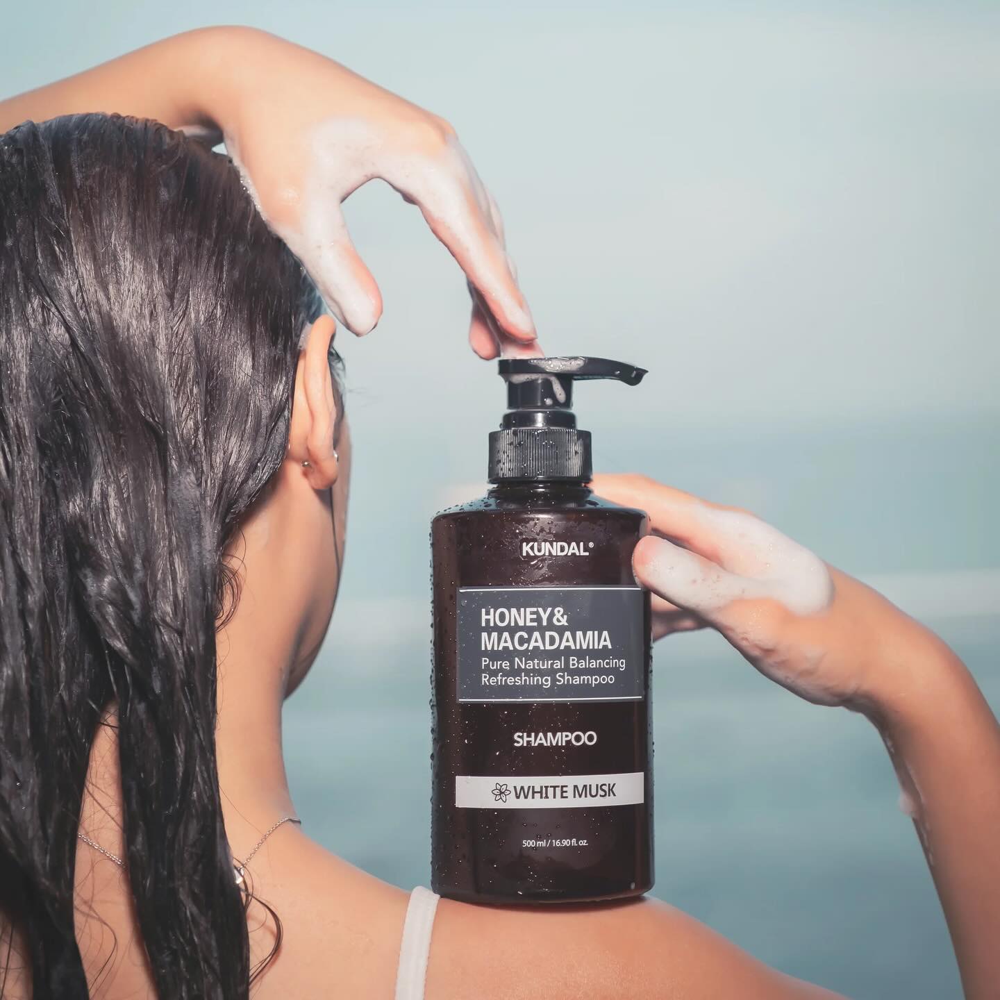 Kundal Honey & Macadamia Shampoo -  White Musk